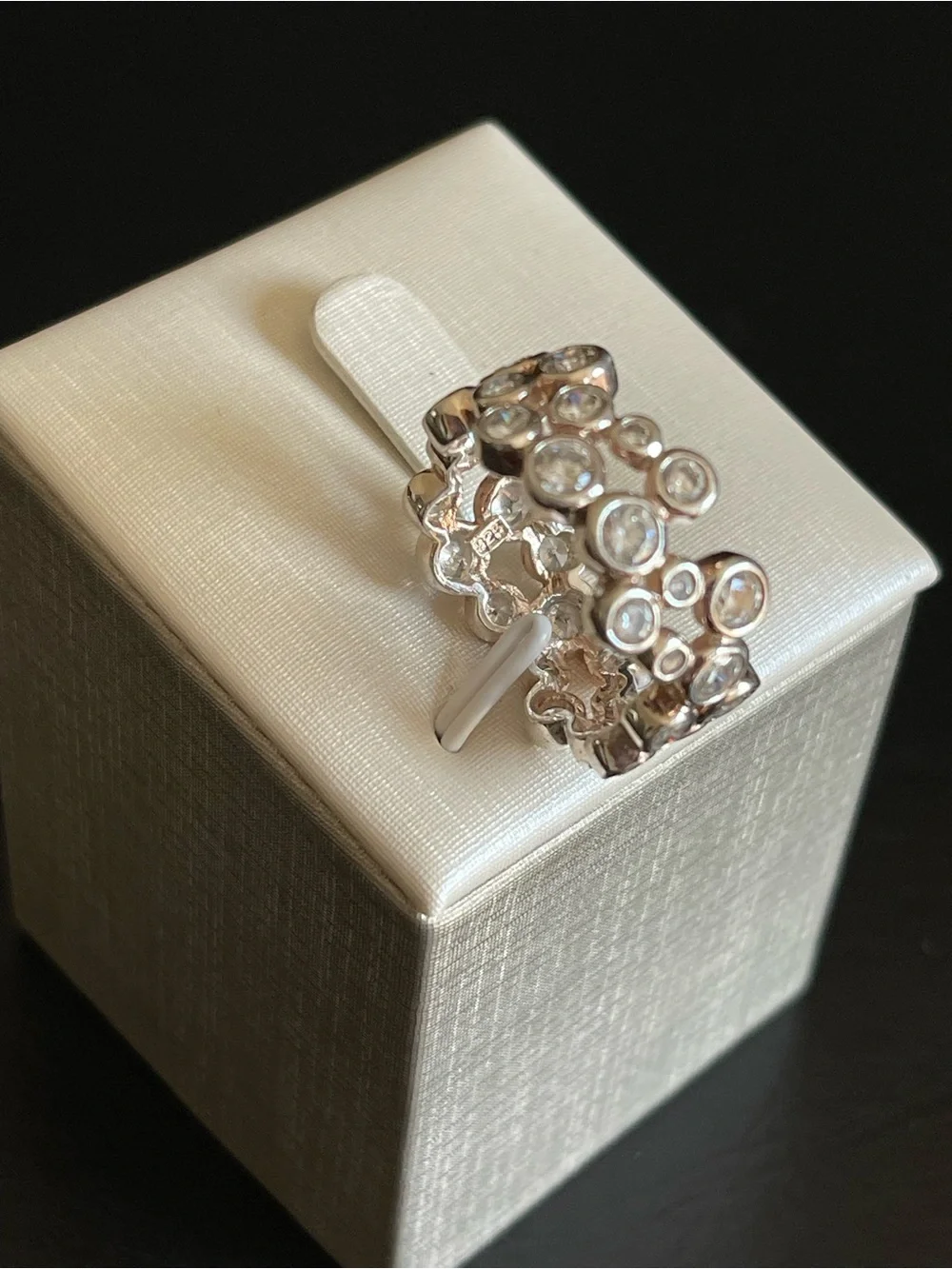 925 sterling Silver Cubic Zirconia Bubble Band Ring .
